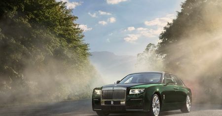 Nowy Rolls-Royce Ghost jeszcze bardziej komfortowy. Doczekał się długiej wersji Extended