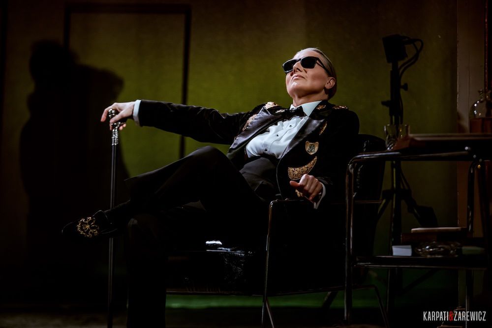 Uwielbiam postacie z krwi i kości: rozmowa z Anną Radziejewską