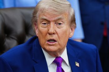 Trump zaniepokojony wirusem. USA blokują wjazd po pobycie w trzech krajach