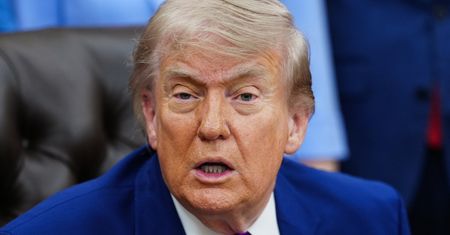 Trump zaniepokojony wirusem. USA blokują wjazd po pobycie w trzech krajach