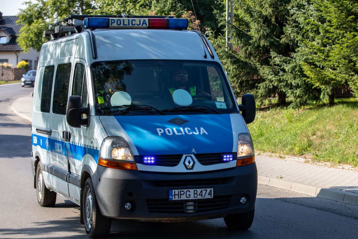 Nocne włamanie w Ostrowie Wielkopolskim. Padł strzał, trwa policyjna obława