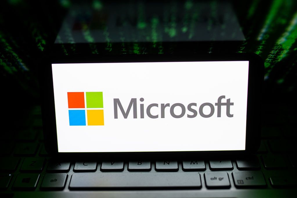 Global disruptions as Microsoft outage paralyzes critical services