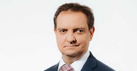 Ekonomista: Rząd nie odmraża gospodarki. Wycofał tylko najbardziej krytykowane obostrzenia