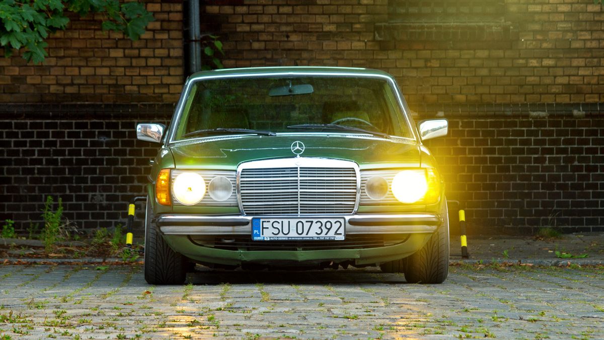 MERCEDES W123 240D