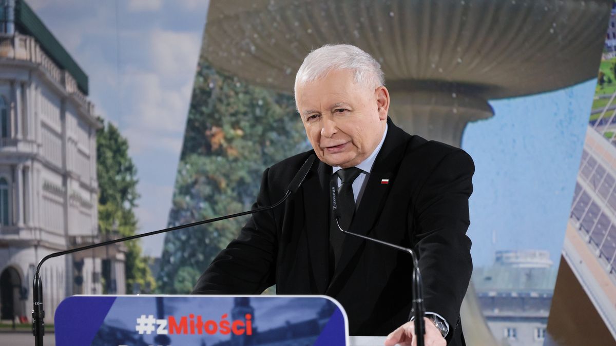 Płock, 03.02.2024. Prezes PiS Jarosław Kaczyński przemawia podczas Warszawskiej Konwencji Prawa i Sprawiedliwości, 3 bm. w Akademiku Praskim w Warszawie. Jak ogłosił prezes PiS, Tobiasz Bocheński będzie kandydatem PiS na prezydenta Warszawy. (mr) PAP/Paweł Supernak