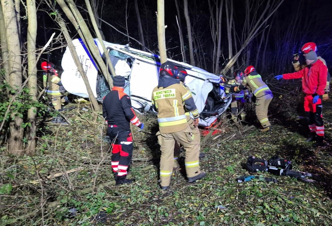 Nocny koszmar na drodze. Pięć osób w rozbitym aucie. Tragiczne wieści