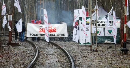 Pensje górników powodem strajku. Domagają się podwyżek do ponad 8 tys. zł