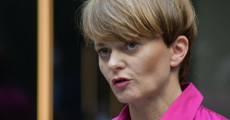 Jadwiga Emilewicz mija się z prawdą? Sprawdzono jej słowa o karach