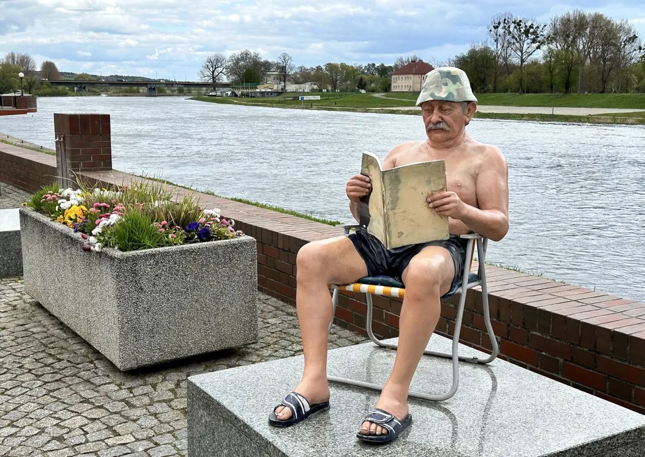 Gorzów Wielkopolski. Rzeźba Janusza Gorzowskiego nie wróci jeszcze na bulwar