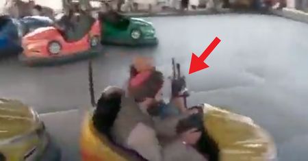 Afganistan: Filmy po przejęciu Kabulu są dziwne. Talibowie bawili się w wesołym miasteczku