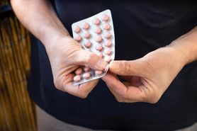 Obniża ryzyko raka jelit i przełyku. Jak poznać niedobór witaminy B2?