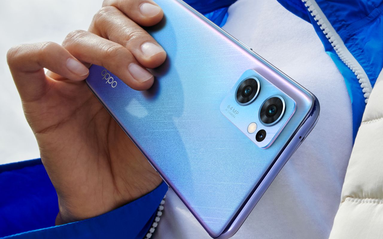 OPPO Reno 7 5G już w Polsce. W prezencie słuchawki i opaska