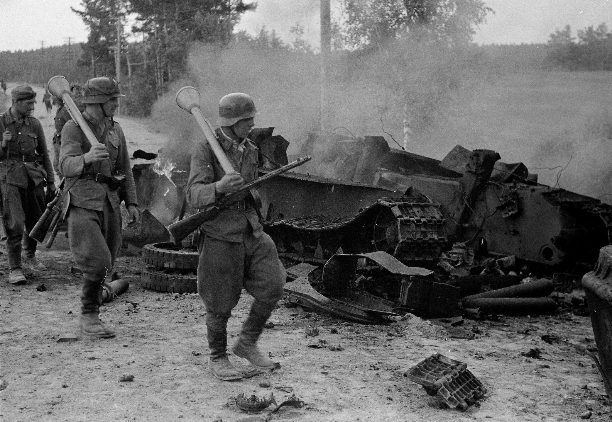 Fińscy żołnierze z Panzerfaustami
