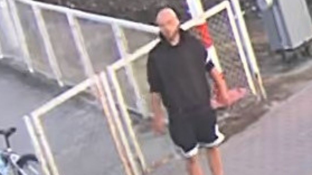 Mundurowi szukają mężczyzny ze zdjęć