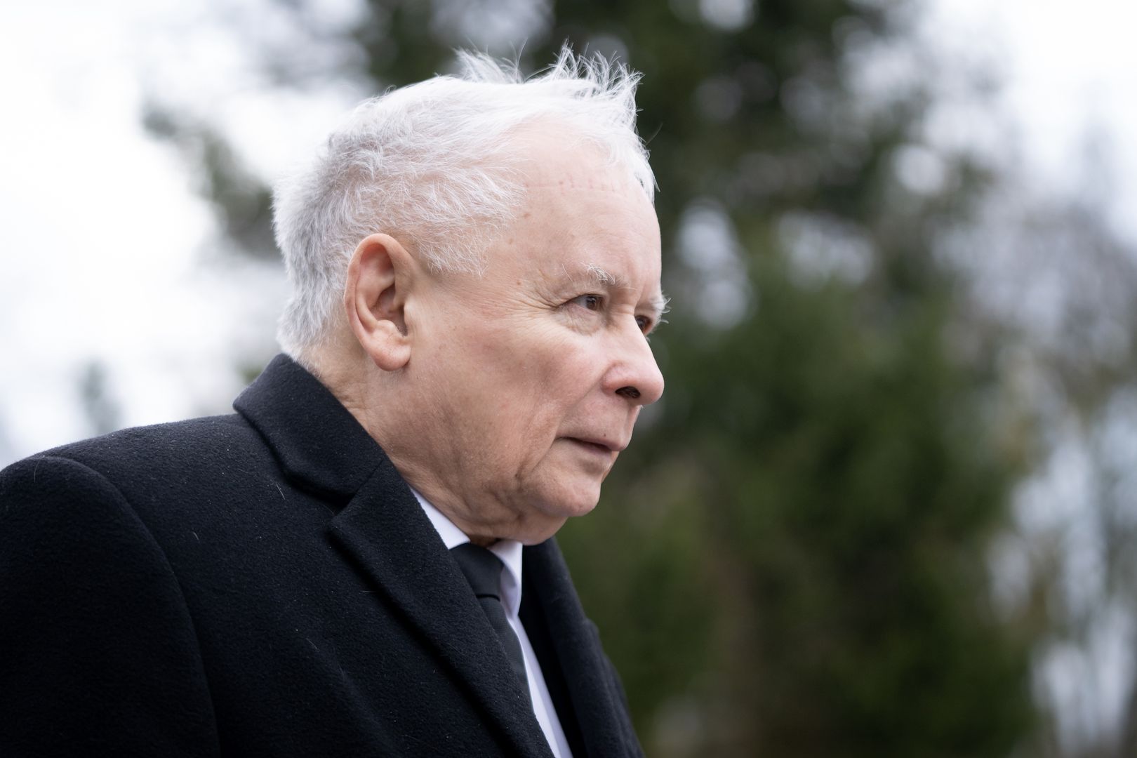 Jarosław Kaczyński ponad prawem? Tak gnał do kościoła