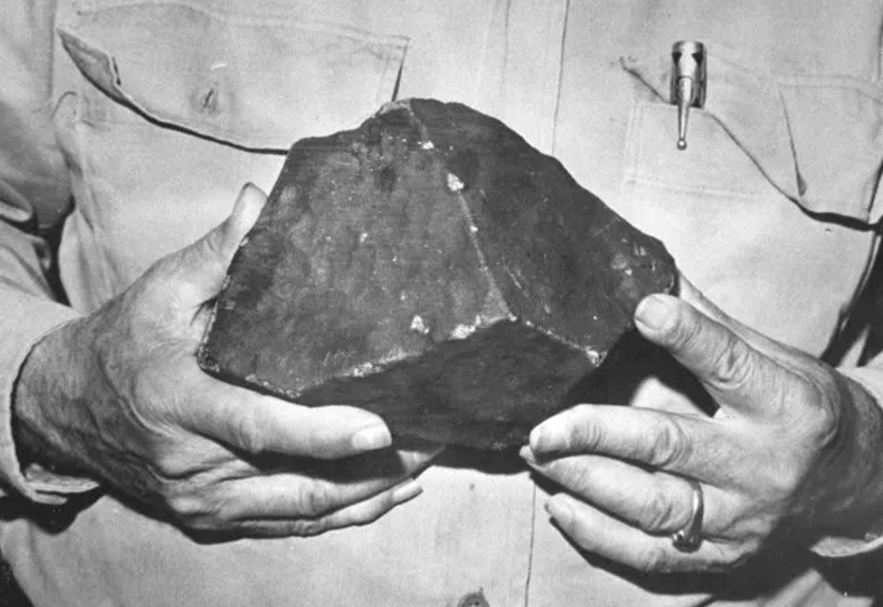 Meteoryt przebił dach i uderzył śpiącą kobietę. Jedyny taki przypadek