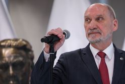 "Chamska hołota" była usprawiedliwioną reakcją Jarosława Kaczyńskiego - uważa Antoni Macierewicz