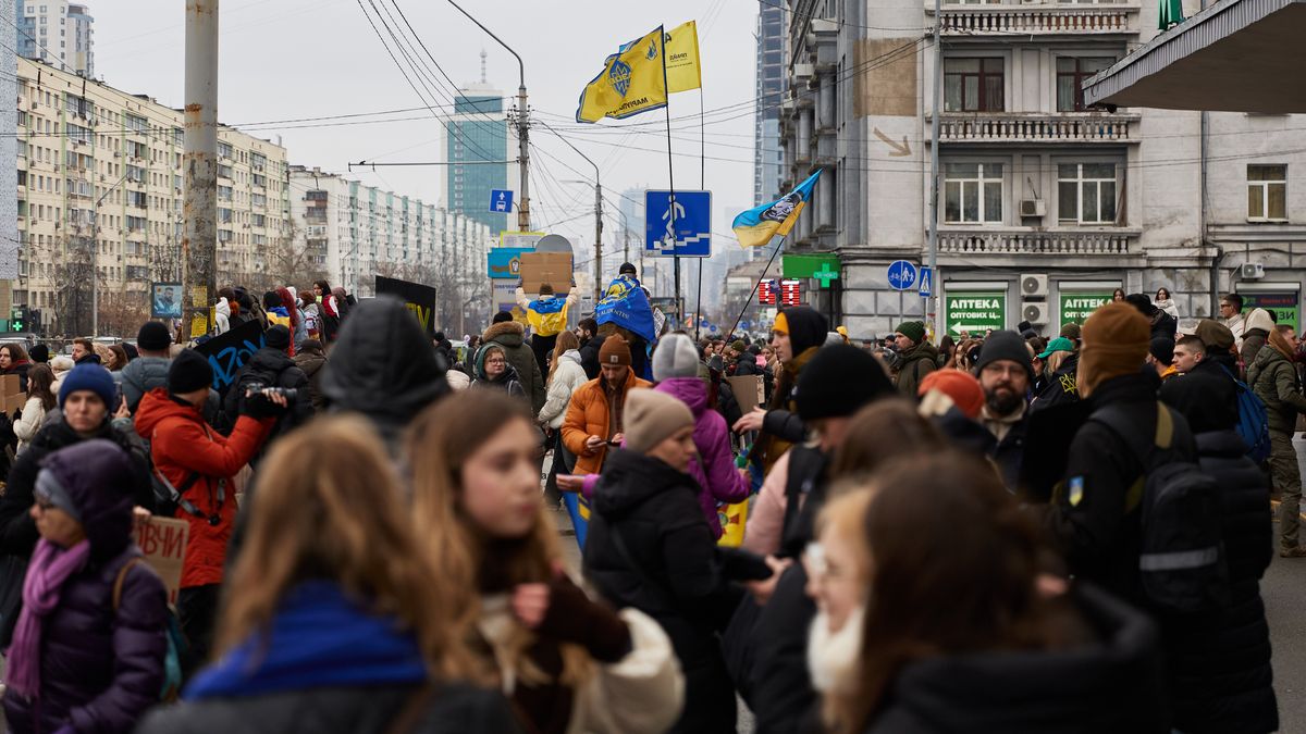 KYIV, UKRAINE - JANUARY 26: People hold banners during a rally in support of Ukrainian POWs on January 26, 2025 in Kyiv, Ukraine. Ukrainians continue to participate in the 'Free Azov' rallies in support of the captured defenders of Mariupol, which regularly take place in Kyiv, Kharkiv, Odesa, Lviv and other Ukrainian cities. The participants take to the streets to remind the society that the Ukrainian military has been in Russian captivity since 2022. (Photo by hurricanehank/Global Images Ukraine via Getty Images)