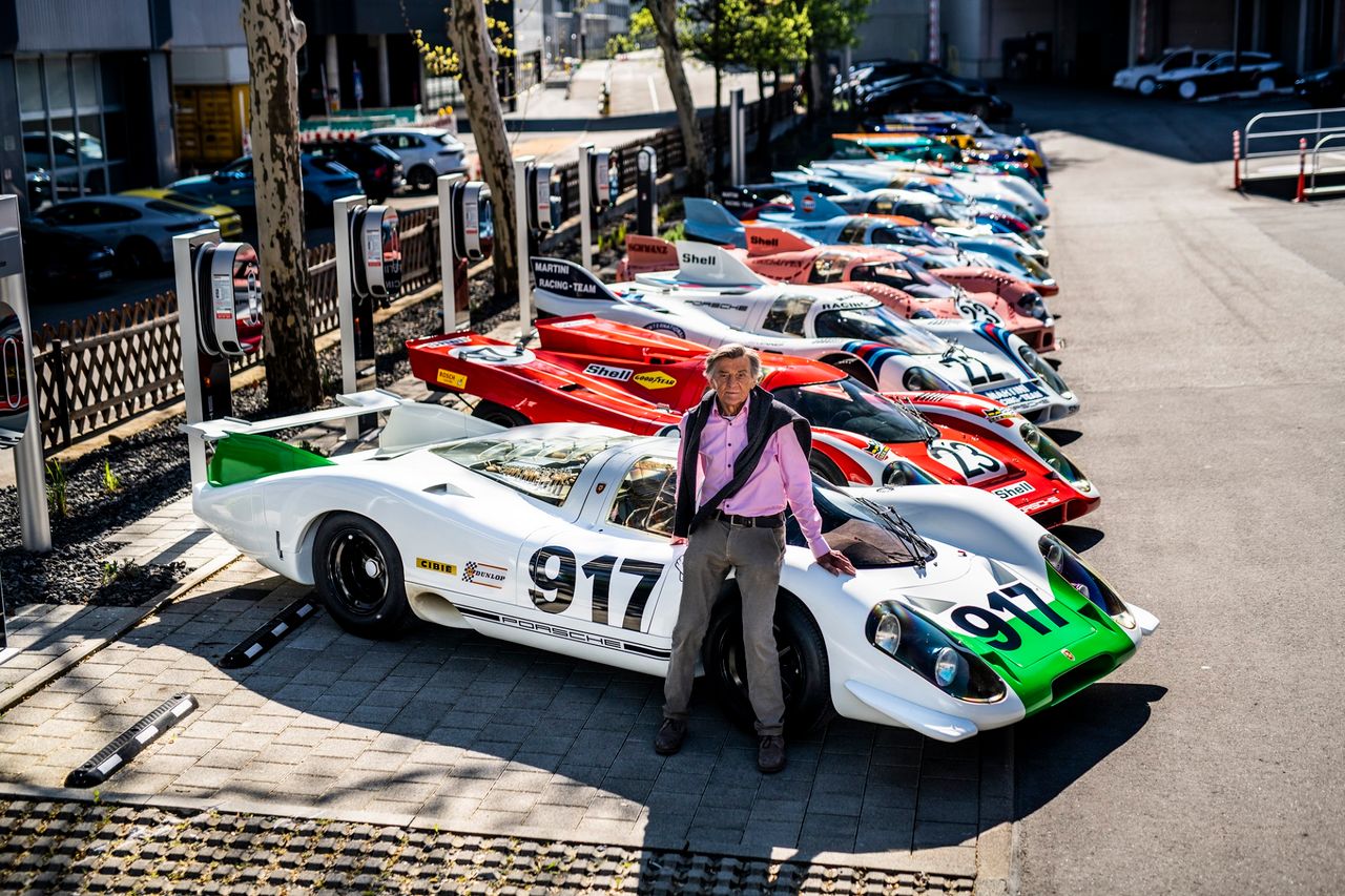 Hans Mezger i kolejne wersje Porsche 917, dla których zaprojektował silniki (fot. Porsche)