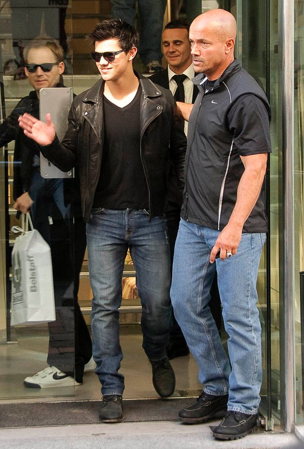 Taylor Lautner nadal mieszka z rodzicami!