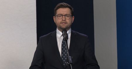 Opuścił obrady komisji. Poseł PiS miał inne plany
