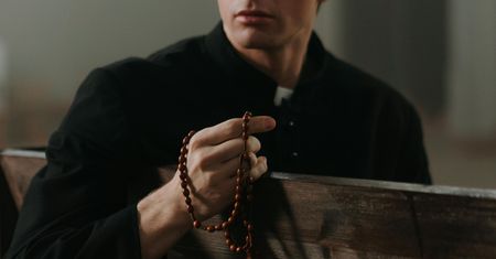 Udawał seksuologa i mierzył członki. Ksiądz skazany na 10,5 roku więzienia