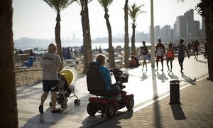 Seniorka wjechała skuterem do oceanu. Wszyscy zamarli