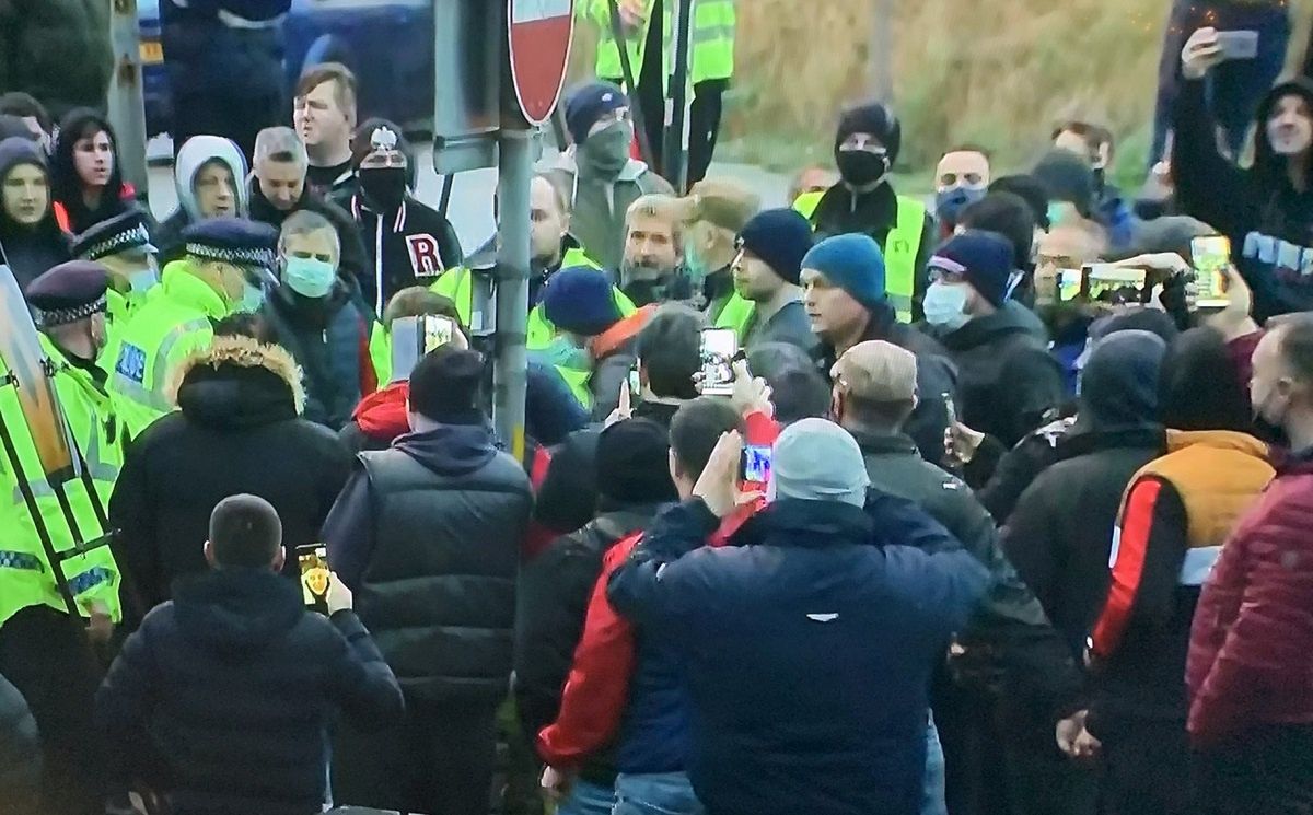 Wielka Brytania. Napięcie sięga zenitu! Kierowcy ciężarówek ruszyli na policję