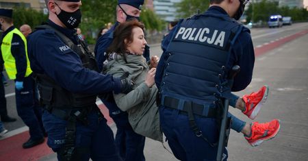 Mariusz Kamiński pisze do policji w sprawie użycia gazu w Warszawie