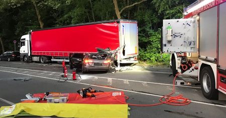 Tragedia na postoju w Niemczech. Audi wbiło się w polską ciężarówkę