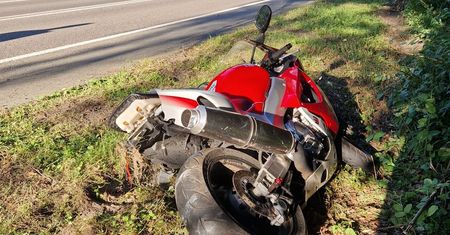 Czołówka motocykla i auta. Alkomat wskazał przyczynę