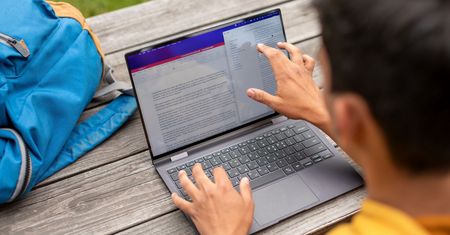 Qualcomm rzuca wyzwanie Intelowi. Nowy procesor trafi do tanich laptopów