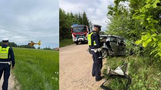 Węgorzewo: BMW uderzyło w drzewo i wpadło do rowu. Jedna osoba ranna