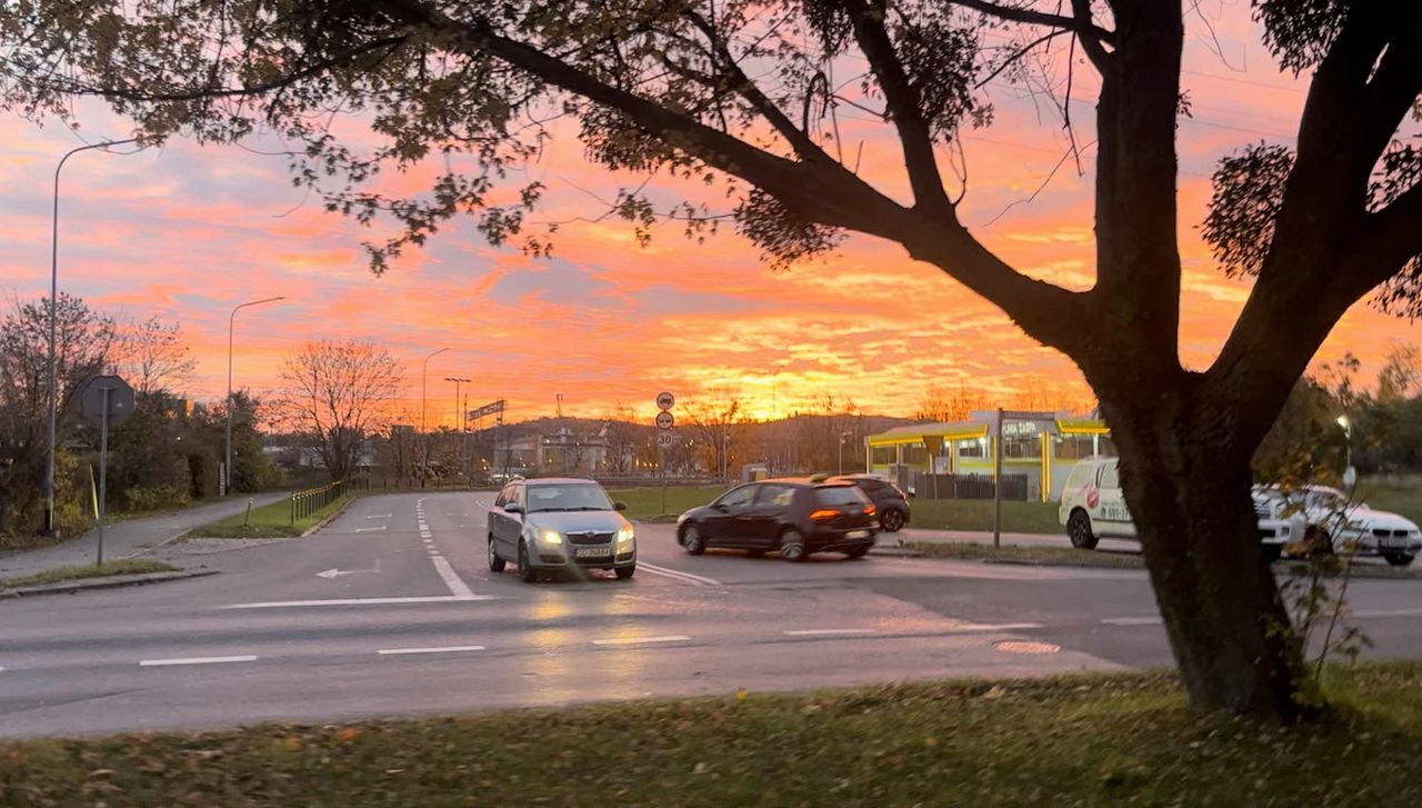 Wideo z Gdańska. Niebo wyglądało jakby zaczęło płonąć