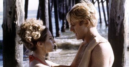 Robert Redford tak bardzo obawiał się intymnych scen z Barbrą Streisand, że zakładał... dwie pary majtek na plan