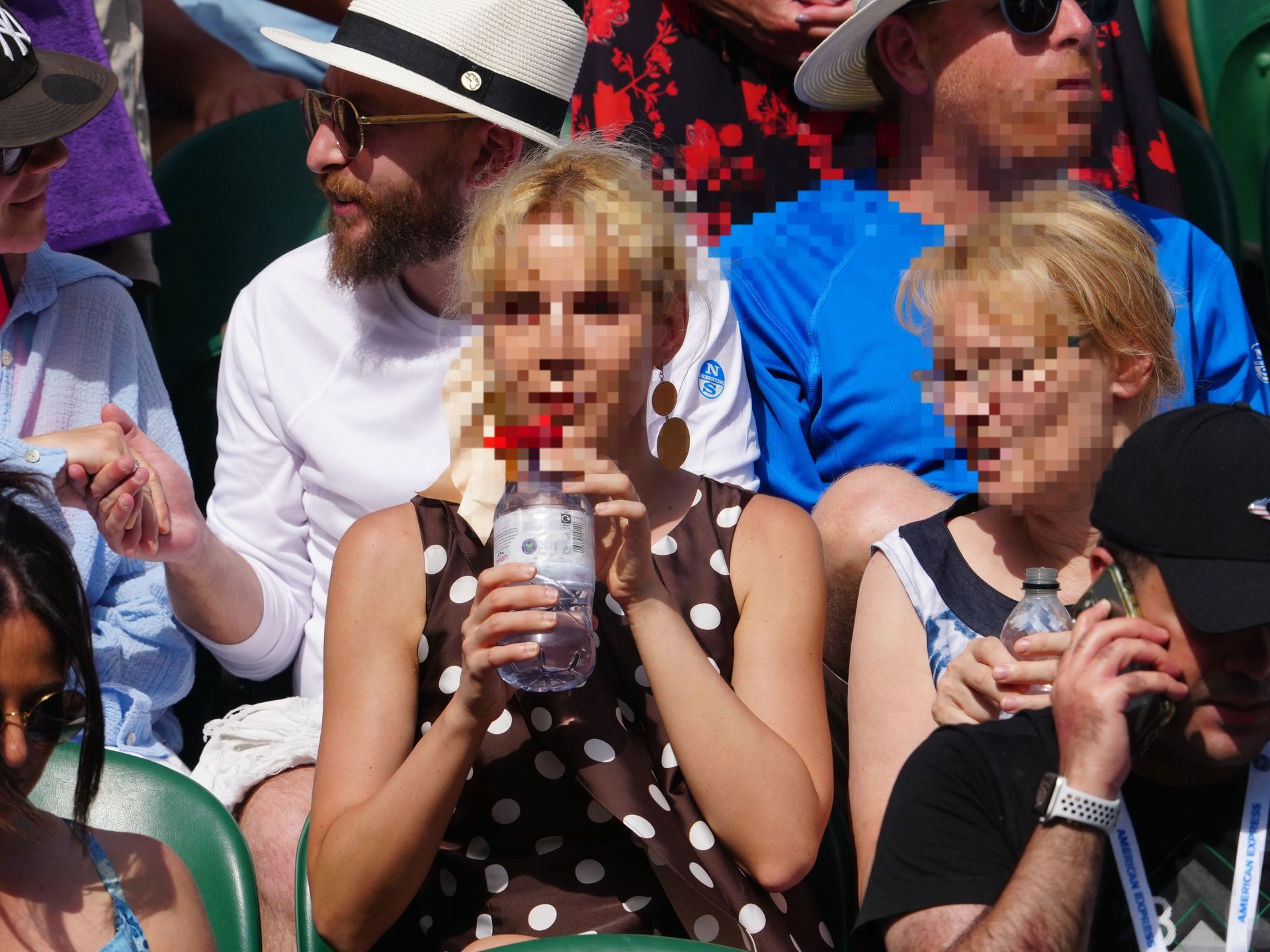 Kobieta wyrzucona z finału Wimbledonu jest POLSKĄ PRAWNICZKĄ! "Wyglądała, jakby wypiła 700 drinków" (ZDJĘCIA)