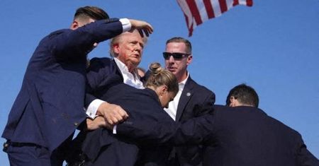 Zamach na Donalda Trumpa. "To snajperska walka lufa na lufę"