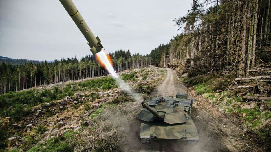 Wizualizacja pocisku Akeron MBT 120  wystrzeliwanego z czołgu.