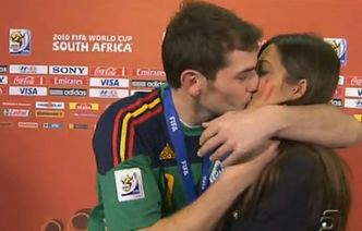 Romantyczny finał finału! CASILLAS CAŁUJE NARZECZONĄ! (WIDEO)