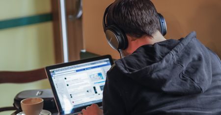 Tyle zarabia przeciętny student. Najwięcej nad morzem