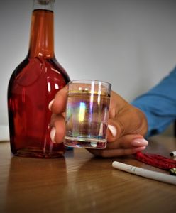 Legnica. Pijana matka przywiozła do sądu trójkę swoich dzieci. Usłyszała zarzuty