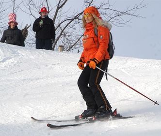 Skręciła nogę na nartach!