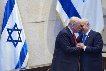 "Silny, odważny i genialny". Trump nawołuje do głosowania na Netanjahu