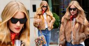 Rosie Huntington-Whiteley chwali się kurteczką z lisów