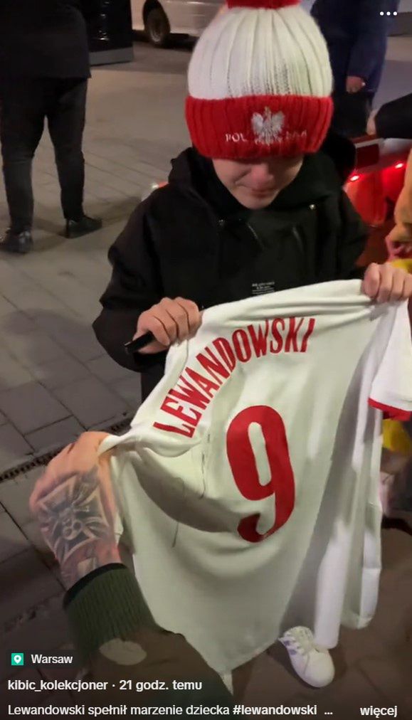 Robert Lewandowski podpisał się na koszulce