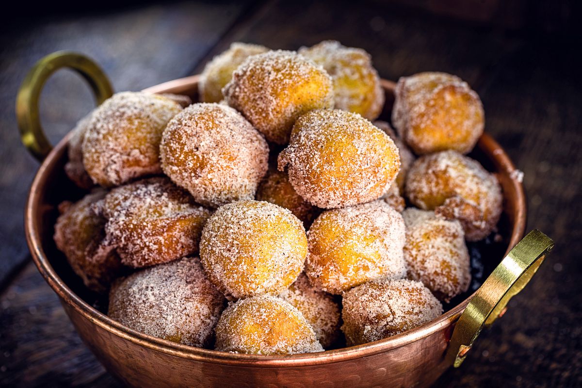 Croatian donuts are prepared, among other things, with yogurt.