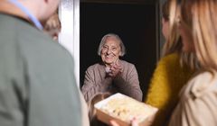 Fundacja Biedronki zwraca uwagę na samotność osób starszych