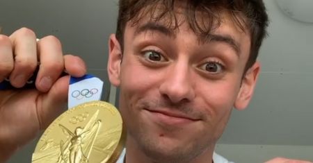 Tom Daley zachwycił kibiców. Zdobywca złotego medalu siedział na trybunach i dziergał na drutach
