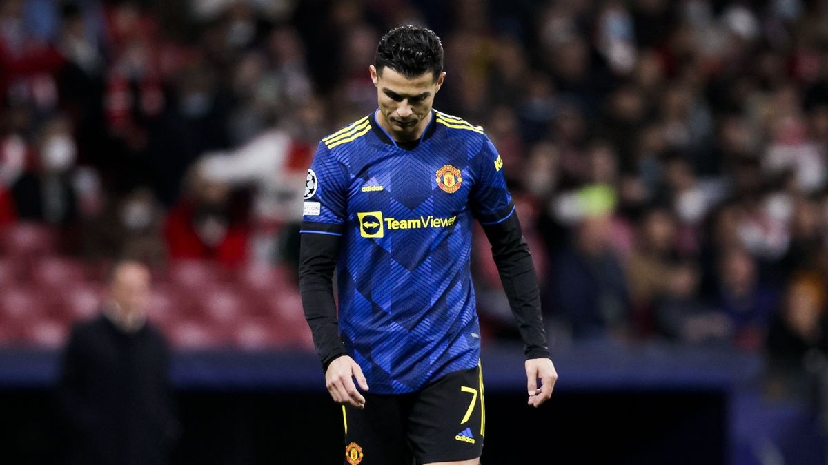 MADRID, SPAIN - FEBRUARY 23: Cristiano Ronaldo of Manchester United during the UEFA Champions League  match between Atletico Madrid v Manchester United at the Estadio Wanda Metropolitano on February 23, 2022 in Madrid Spain (Photo by David S. Bustamante/Soccrates/Getty Images)