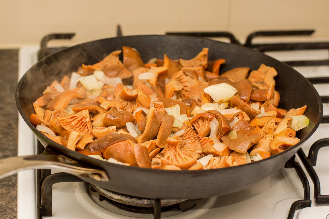 Fried saffron milk cap mushrooms